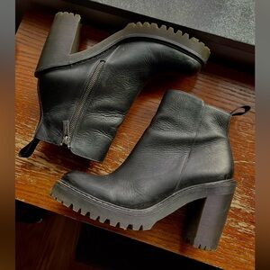 Dr Martens Magdalena Chelsea Boots Leather Heels